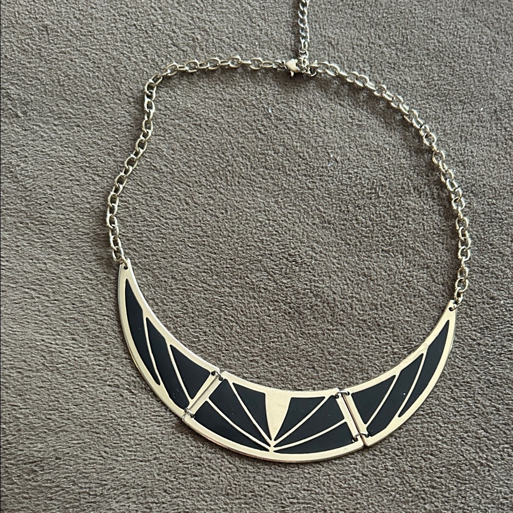 Elegant Black and Gold Necklace